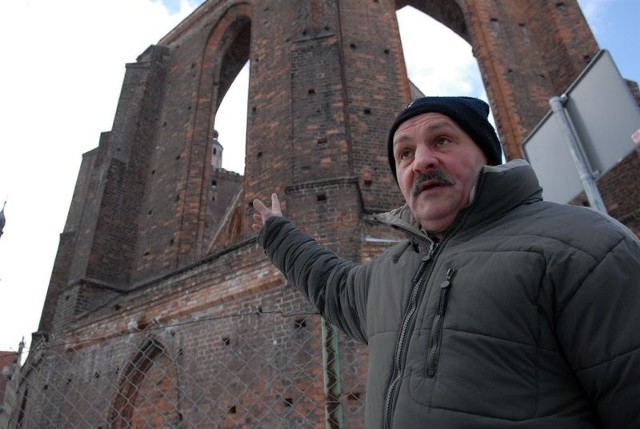 Jan Linczewski cieszy się, że kościół farny jest odbudowywany. To piękny zabytek. Szkoda tylko, że przez tyle lat niszczał i nikt nie podjął się jego ratowania. Nie potrzeba by było aż tylu pieniędzy co dziś