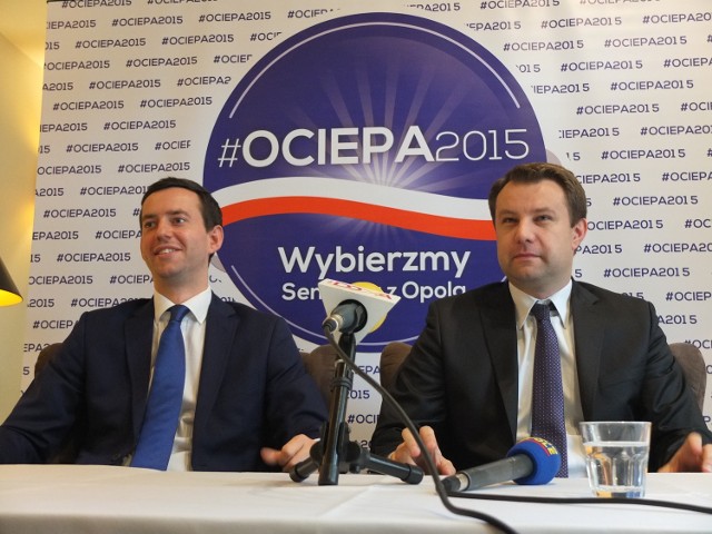 Marcin Ociepa i Arkadiusz Wiśniewski na konferencji, którą zorganizowano w Szarej Willi.