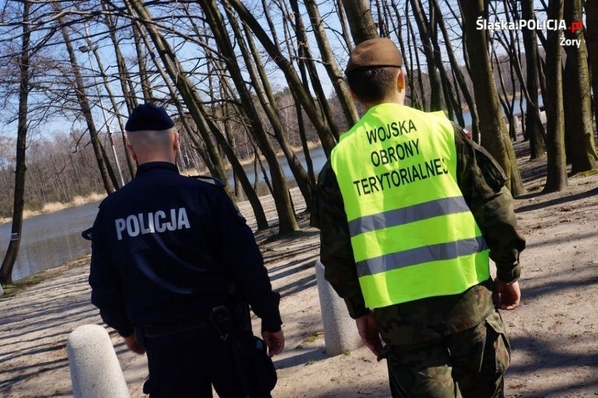 Od kilku dni ulice Żor patrolują policjanci i Wojska Obrony...