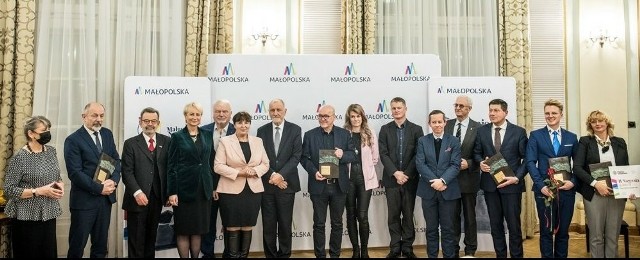 Pasjonaci historii z Oświęcimia i Brzeszcz zostali laureatami Nagrody "Pamięć i Tożsamość" Województwa Małopolskiego