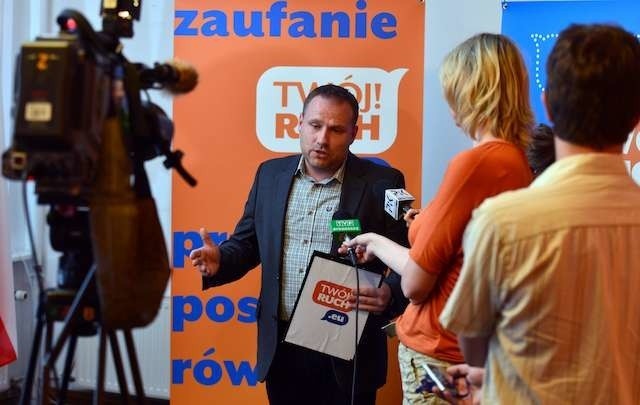 Poseł Łukasz Krupa podczas konferencji prasowej informuje, że opuszcza szeregi Twojego Ruchu Janusza Palikota