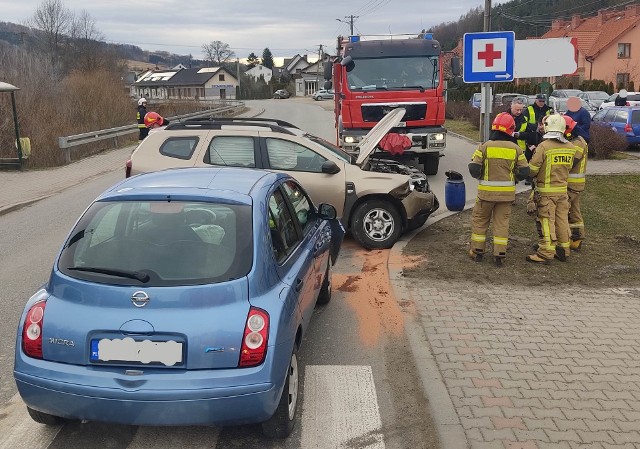 Samochody zderzyły się na drodze powiatowej w Kamionce Wielkiej