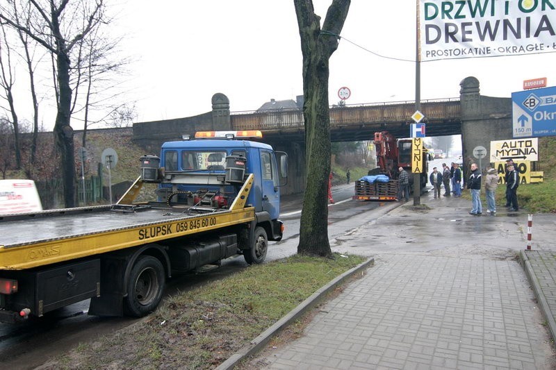 Do niecodziennego zdarzenia drogowego doszlo w piątek pod...