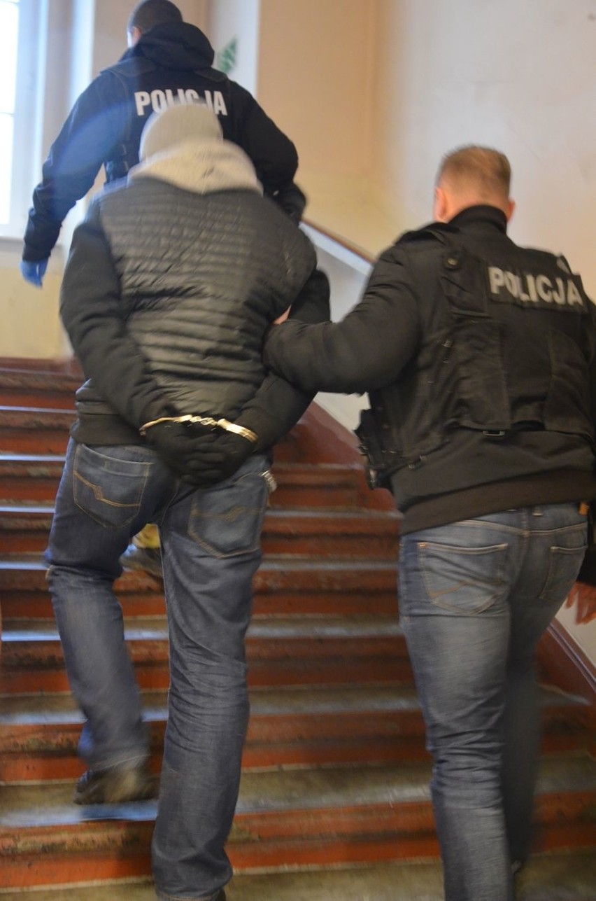 Policjanci z Gdańska zatrzymali kobietę i mężczyznę,...