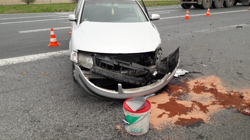 Wypadek na obwodnicy Prudnika. Zderzenie trzech aut na obwodnicy. Są utrudnienia na DK 41