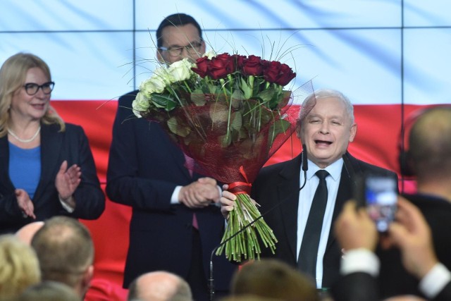 - Trzeba jeszcze dotrzeć z tą prawdą do społeczeństwa, do całego społeczeństwa, do wszystkich grup- mówił Kaczyński.