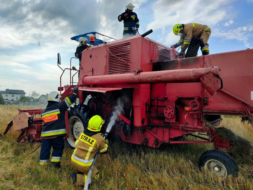 W piątek 29 lipca w Orońsku strażacy gasili pożar kombajnu.