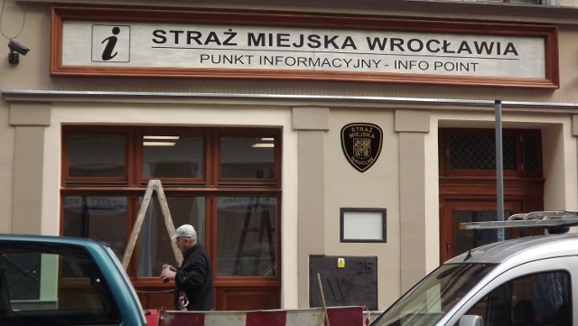 Nowy posterunek Straży Miejskiej we Wrocławiu choć będzie działał dopiero w przyszłym roku ma już szyld