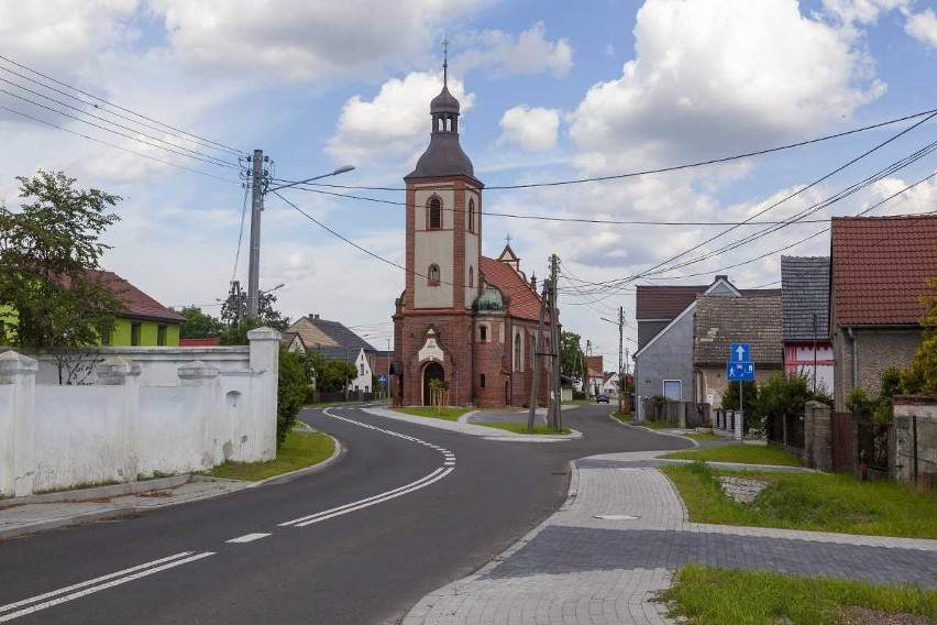 W Naroku uroczyście otwarto przebudowaną drogę wojewódzką.