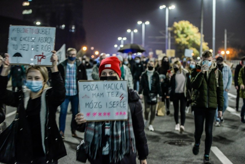 Protesty w środę 28.10.2020 r. Strajk Kobiet nie odpuszcza. Sprawdźcie, gdzie na Pomorzu odbędą się demonstracje [HARMONOGRAM]