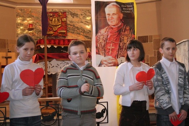 Uczniowie przygotowali piosenki i wiersze o papieżu