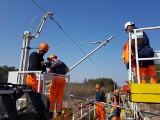 Elektryfikacja linii kolejowej Ocice-Rzeszów postępuje. 25 kilometrów już z siecią trakcyjną (ZDJĘCIA)