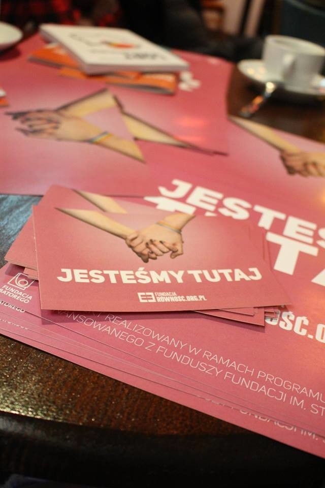 Fundacja LGBT apeluje do mieszkańców, ale tego plakatu już w Kalwarii Zebrzydowskiej nie ma