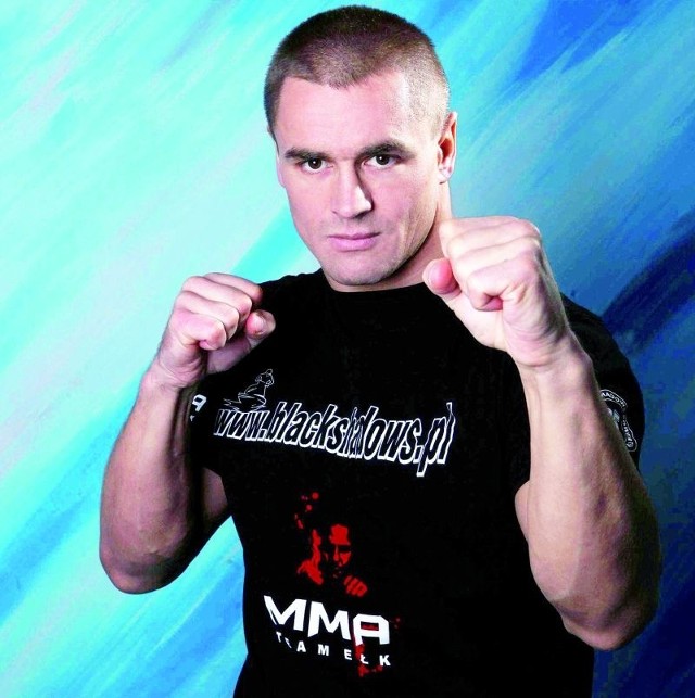 Paweł Głębocki z MMA Team Ełk, zadebiutuje na  Gali KSW Extra President Cup w Ełku. Powalczy w turnieju w wadze półśredniej.