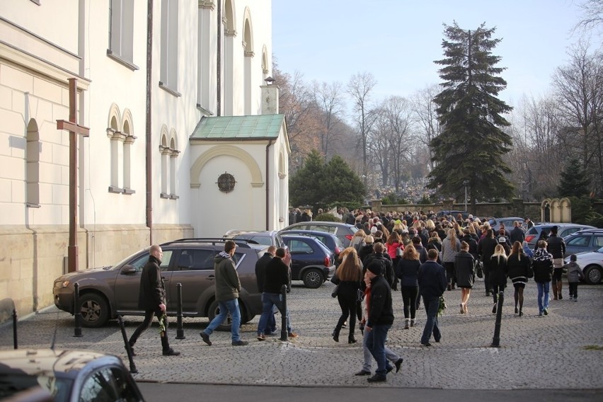 Pogrzeb Wiktorii - to jedna z ofiar wypadku w Mikołowie