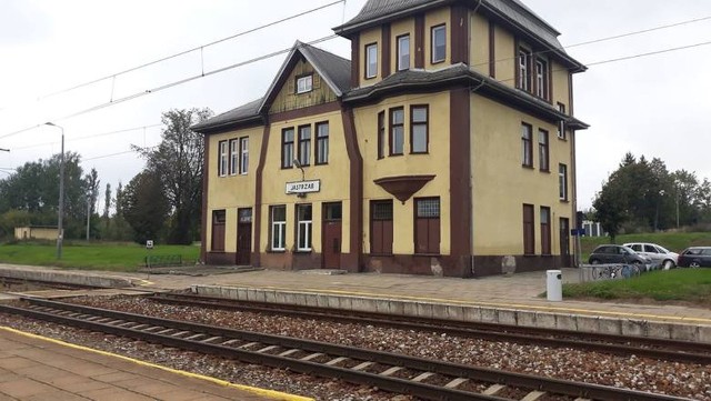 Stacja Jastrząb w powiecie szydłowieckim ma być gruntownie przebudowana. Rozstrzygnięto już przetarg.