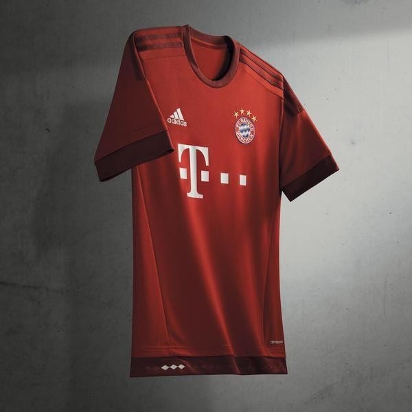 Lewandowski będzie grał w nowej koszulce. Stroje Bayernu na sezon 2015/2016  (GALERIA) | Gol24