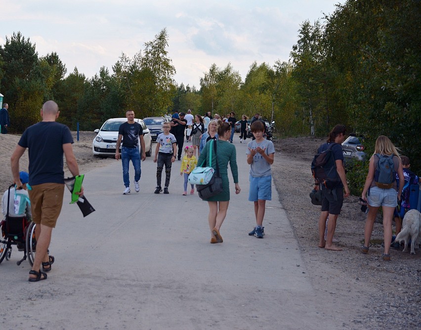 Tłumy turystów na Pustyni Błędowskiej