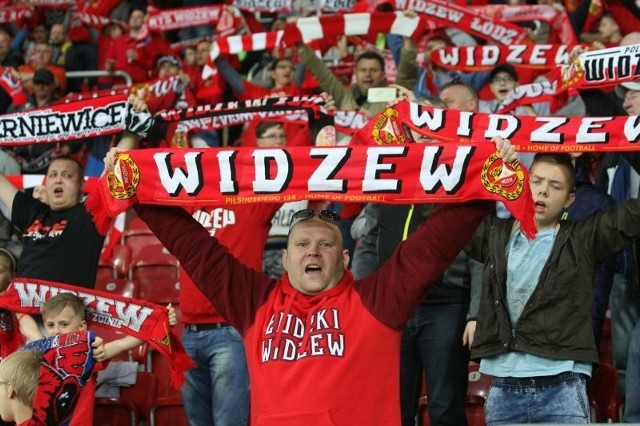 W sobotę na stadionie przy al. Piłsudskiego Widzew zmierzył się z zawodnikami Drwęcy Nowe Miasto Lubawskie. Starcie obejrzało setki kibiców. Zobacz zdjęcia.