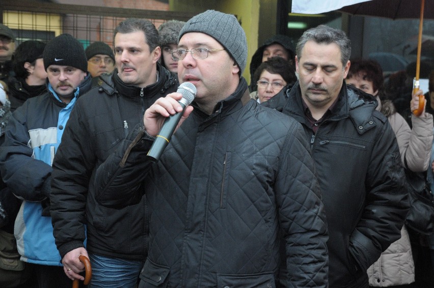 Górnicy, ich rodziny i pracownice kopalni protestują przed...