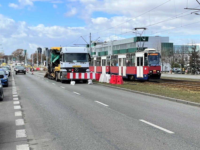 Wykonawca mostów i torowiska na Perłowej w Bydgoszczy...