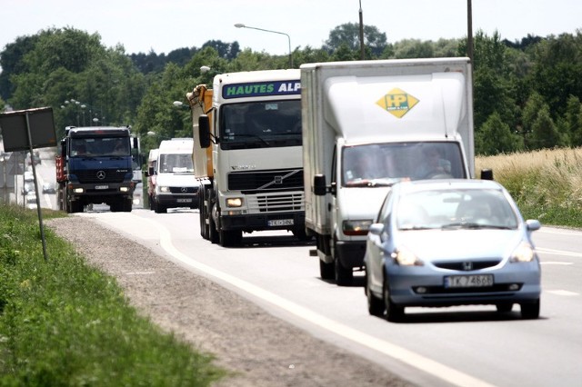 Na skrzyżowaniu ulicy Kieleckiej z Hodowlaną tworzą się ogromne korki.