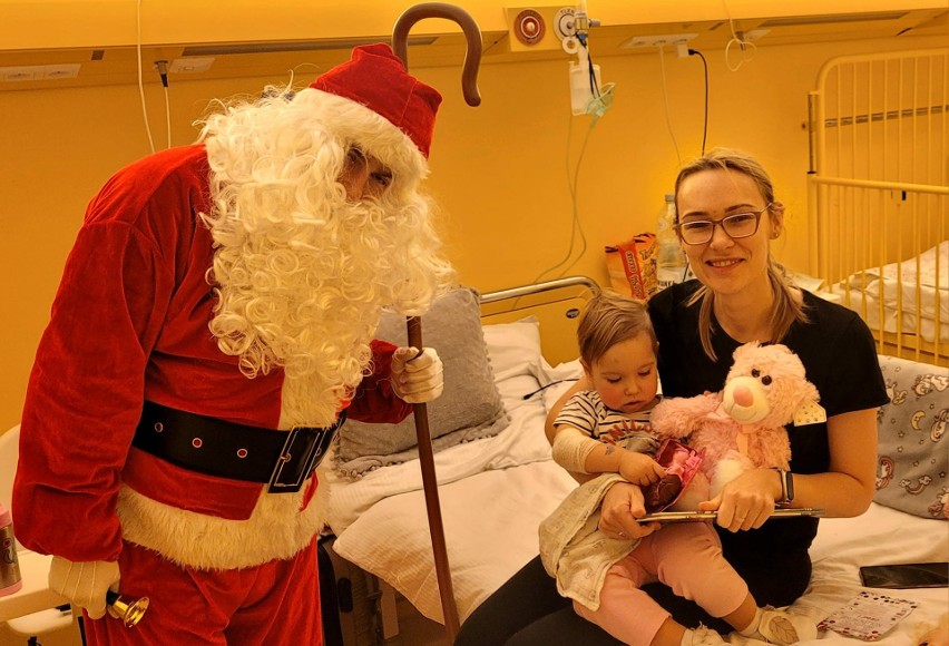 Mikołaj odwiedził dzieci w starachowickim szpitalu, by na...