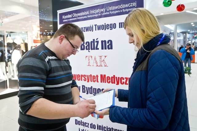 Zbieranie podpisów pod wnioskiem o utworzenie Uniwersytetu MedycznegoZbieranie podpisów pod wnioskiem o utworzenie Uniwersytetu Medycznego