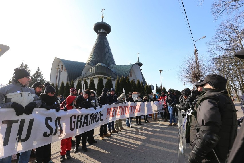 Białystok. Kontrmanifestacja była, ale nikt nie próbował zakłócić Hajnowskiego Marszu Pamięci Żołnierzy Wyklętych