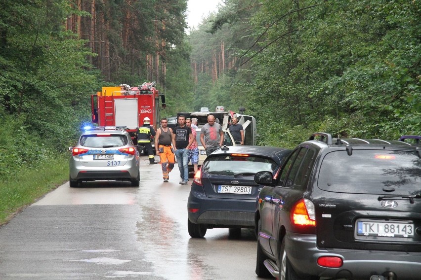 Wypadki w gminie Daleszyce !  Drogo są bardzo śliskie