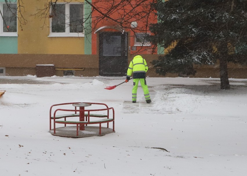 Kolejny atak zimy w Radomiu. Trudne warunki na drogach 