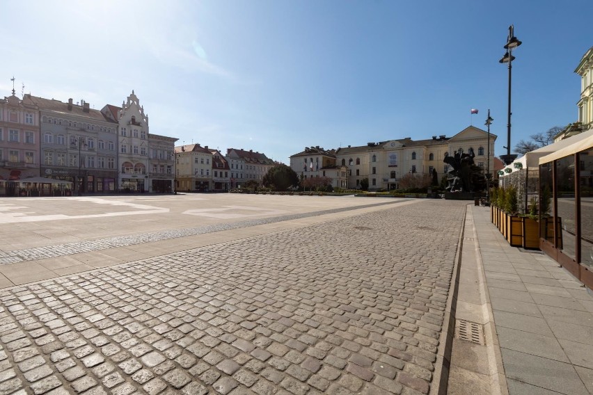 Trzecia fala pandemii w Polsce przybiera na sile i trudno...