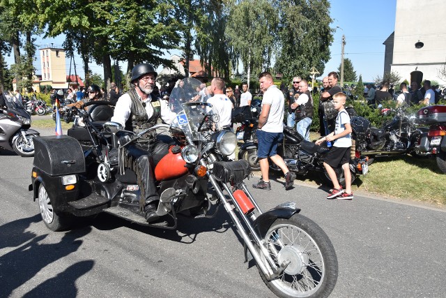 Motocykliści z wielu zakątków południowo-zachodniej Polski przyjechali w niedzielę do Kuniowa. We wsi po raz 18. odbyło się Memento mori, czyli Msza święta za zmarłych motocyklistów połączona ze zlotem.