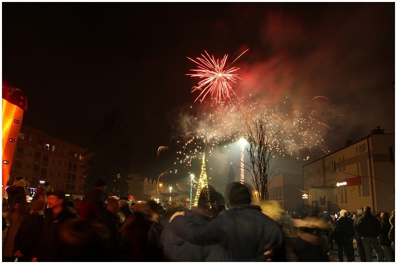 Z muzyką, tańcem i wystrzałami korków od szampana Mońki...