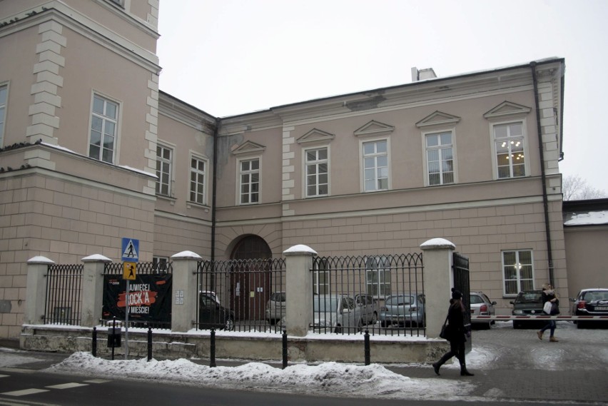 UMCS sprzedaje budynki Wydziału Politologii i Instytutu Psychologii na placu Litewskim