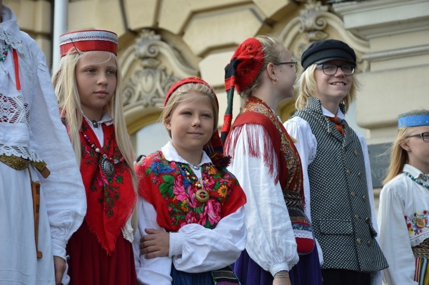 Sądeczanie uczyli się podstawowych kroków estońskich tańców [ZDJĘCIA]