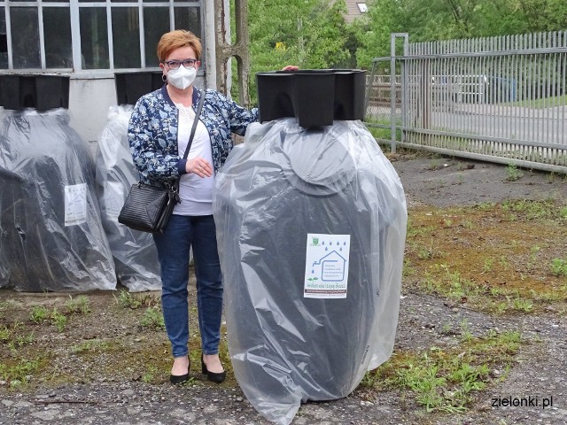 Gmina Zielonki rozdaje mieszkańcom zbiorniki na deszczówkę. Akcja oszczędzania wody cieszy się zainteresowaniem. To druga edycja programu "Jestem eko! Łapię deszcz"