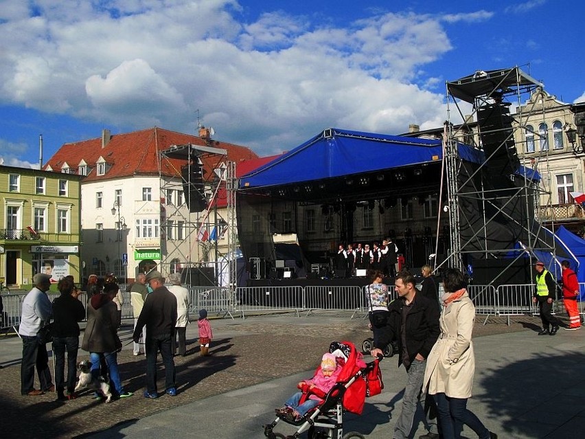 Nie zabrakło koncertów lokalnych zespołów na żnińskim rynku.