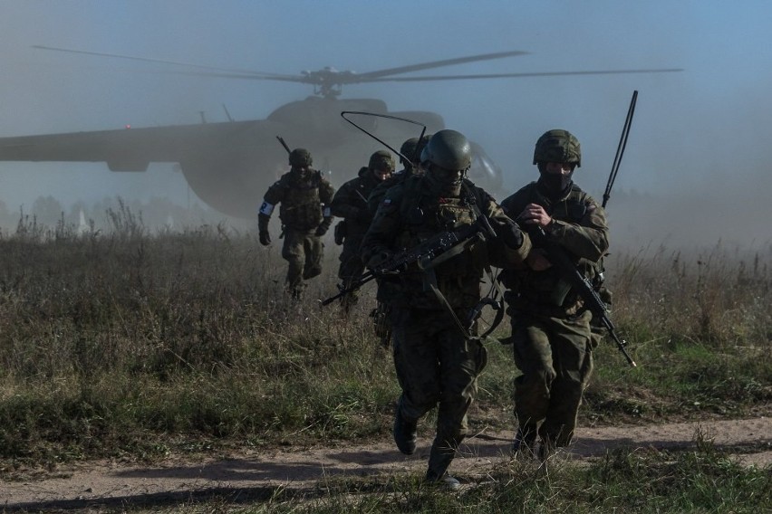 Ćwiczenia wojsk pancernych na poligonie w Orzyszu.