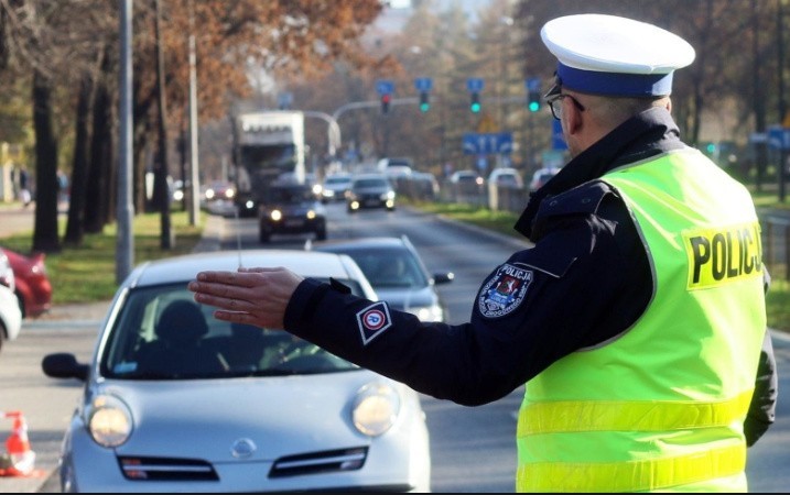 Motocyklista w Łodzi jechał: za szybko, pijany, bez rejestracji i prawa jazdy odpowiedniej kategorii