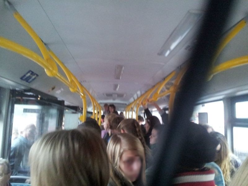 Problemy związane z przepełnionymi autobusami Białostockiej...