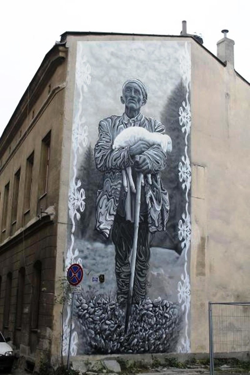 Murale w Bielsku-Białej mają tabliczki z kodem QR. To sposób na promocję szlaku bielskich murali
