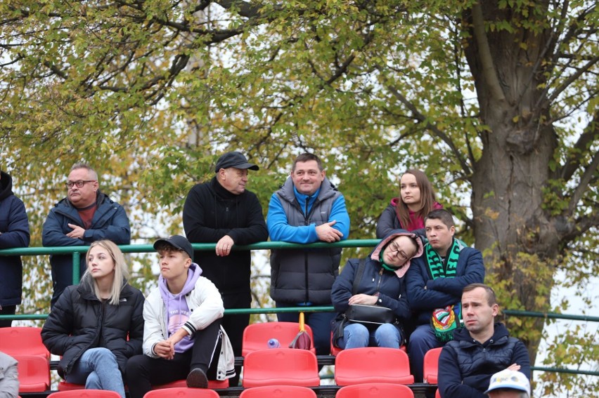 Byliście na meczu na szczycie Hummel 4. Ligi pomiędzy Starem Starachowice i GKS Zio-Max Nowiny? Szukajcie się na zdjęciach