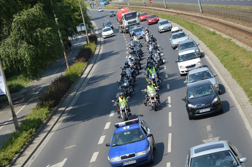 Wrocław: Kilkudziesięciu motocyklistów przejechało przez centrum miasta (ZDJĘCIA)