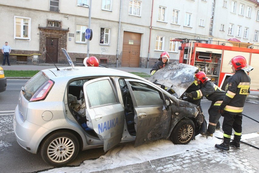 Płonąca "elka" na Paderewskiego w Słupsku