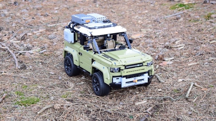 Land Rover Defender od LEGO Technic. Gratka dla fanów motoryzacji i nie tylko. 2573 elementy, kilka godzin składania, całe mnóstwo frajdy