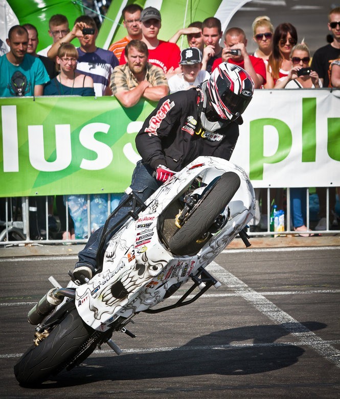 Akrobaci na motocyklach. Plus Stunt Grand Prix 2013 w Bydgoszczy