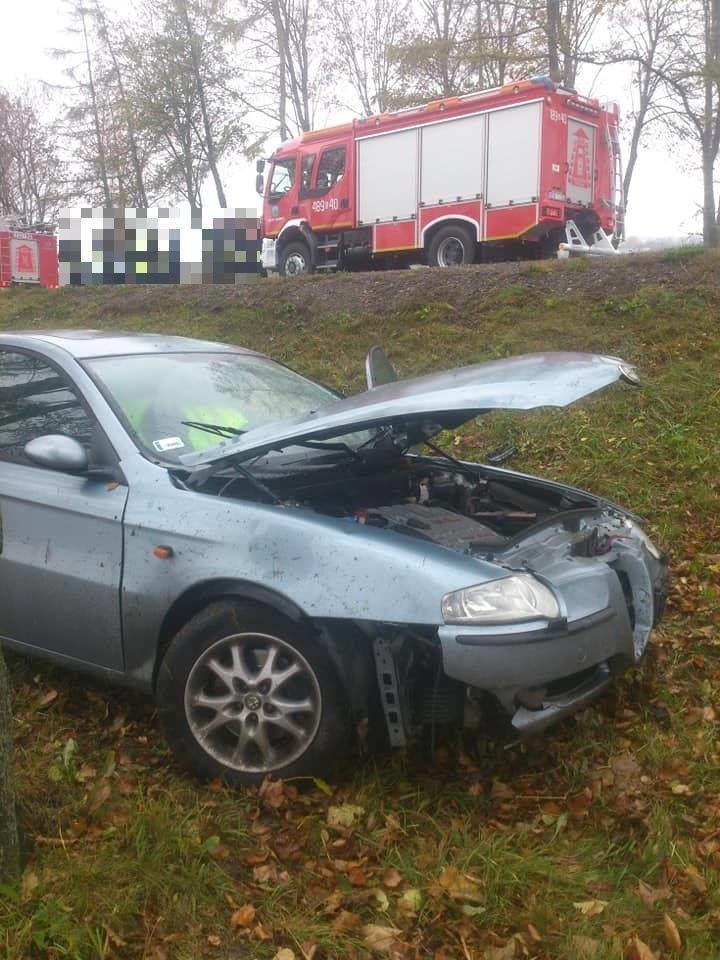 Kobieta kierująca samochodem marki Alfa Romeo wypadała z...