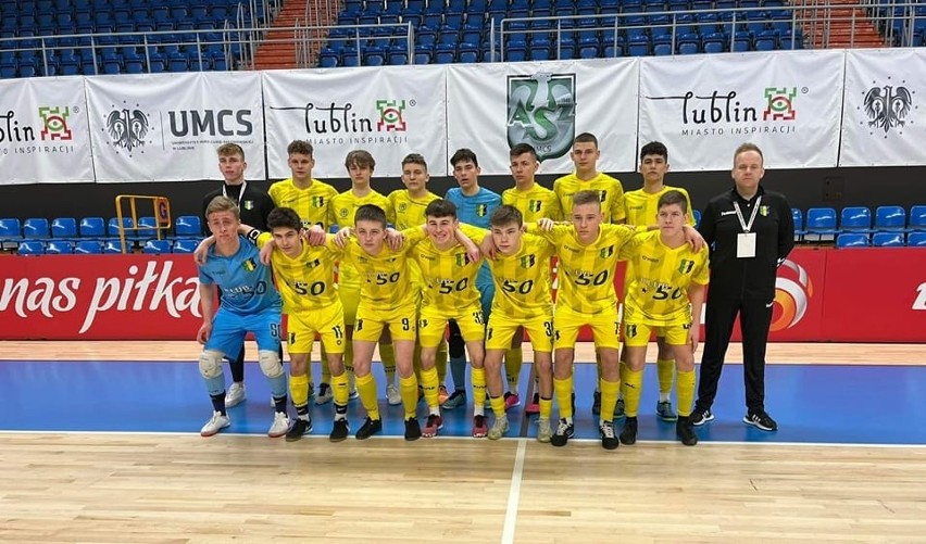 Młodzi piłkarze Piaskowianki Piaski zagrali na Mistrzostwach Polski Futsalu do lat 19. Jak im poszło? Zobaczcie zdjęcia z turnieju
