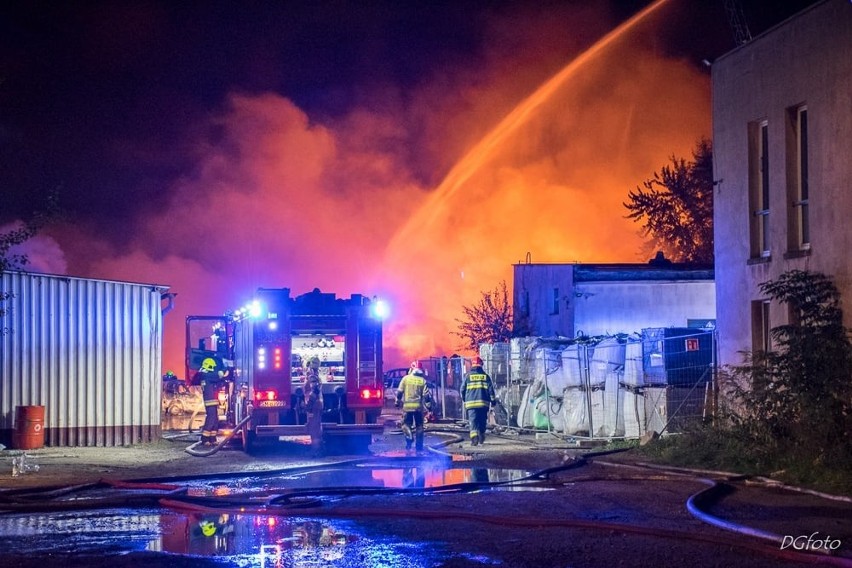 Pożar nielegalnego skłądowiska odpadów chemicznych w...